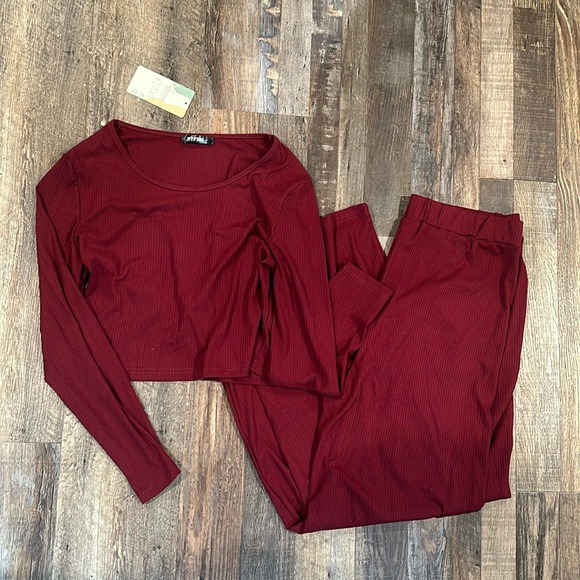 Pants - Cozy cropped top and pants set!